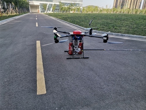 可以空中破玻璃，喷干粉的消防无人机，助力高层建筑救援